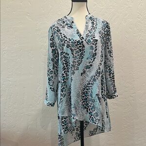 Zac & Rachel Light Blue and Black Leopard Cheetah Animal Print Women's Tunic Top
